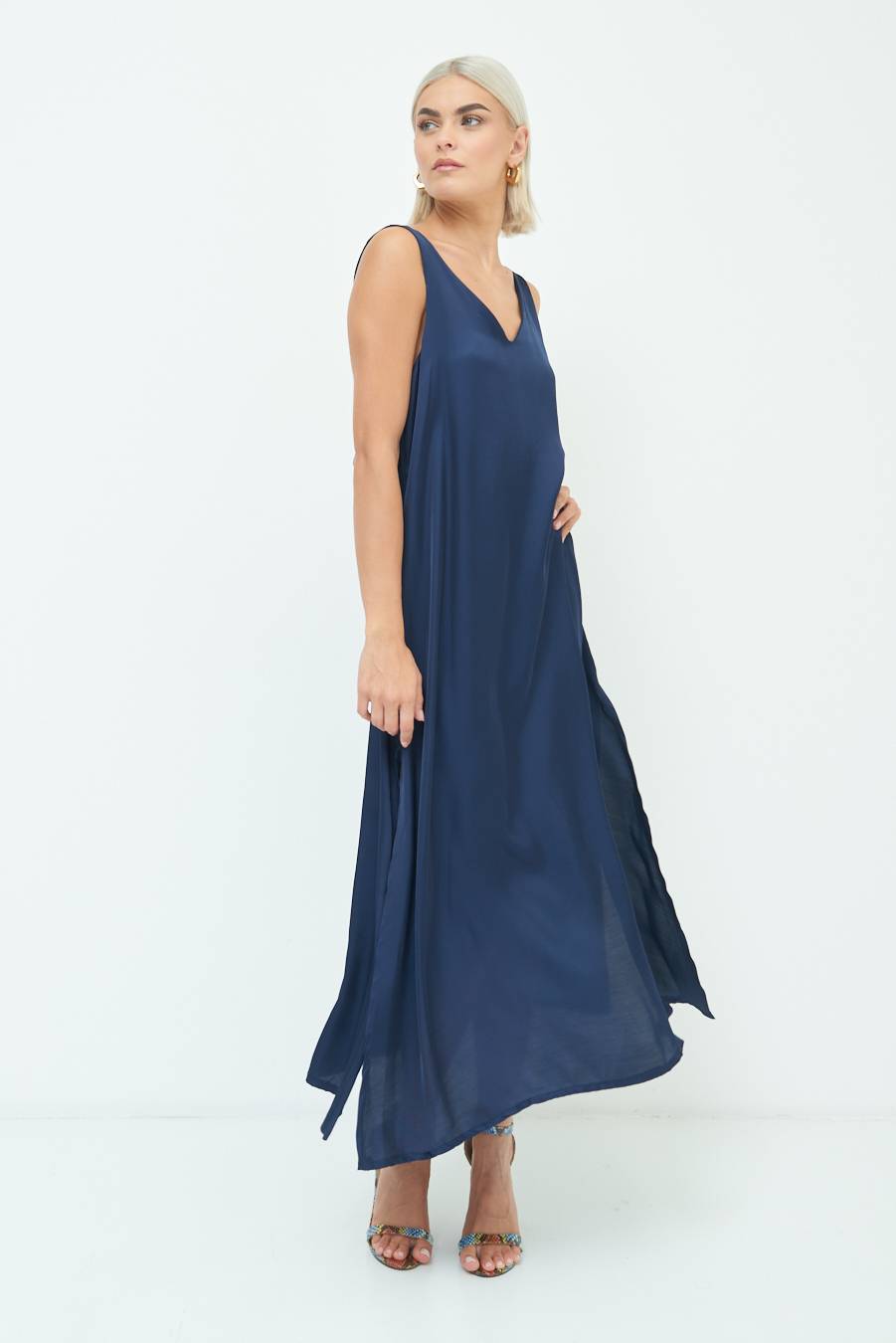 Kikisix ABITO LUNGO SMANICATO CON SPACCHI BLU Shopping Online