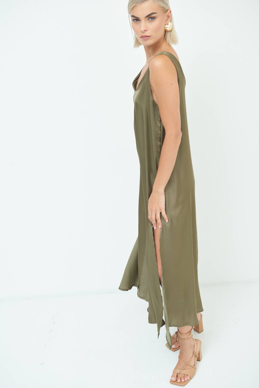 Kikisix ABITO LUNGO SMANICATO CON SPACCHI VERDE MILITARE Prezzo Ridotto