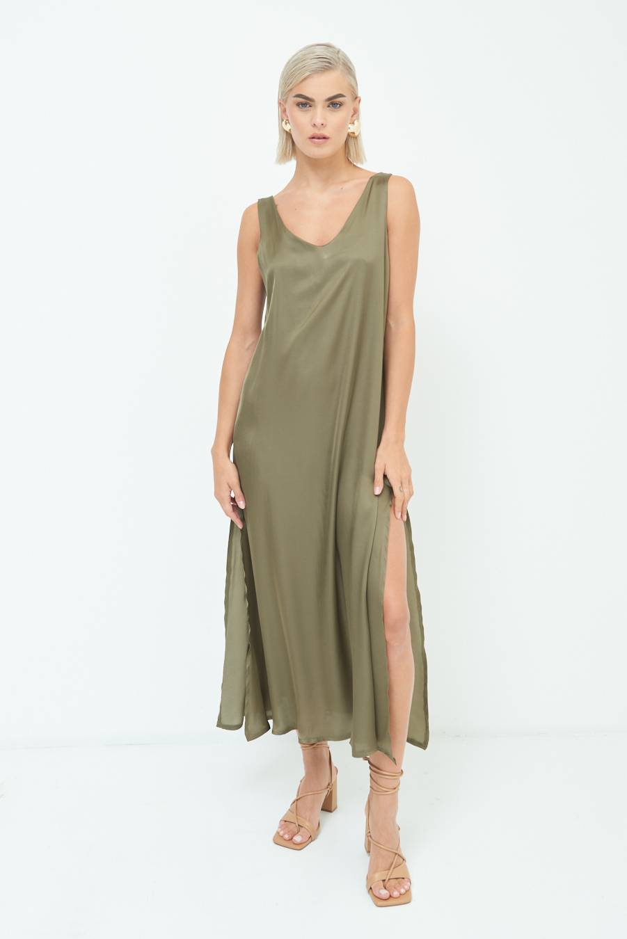 Kikisix ABITO LUNGO SMANICATO CON SPACCHI VERDE MILITARE Prezzo Ridotto
