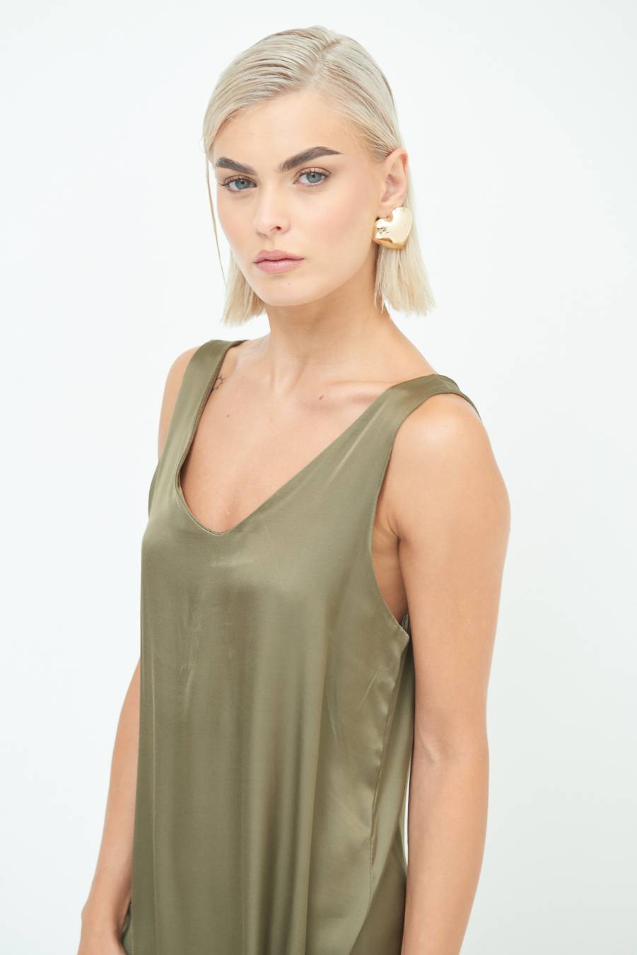 Kikisix ABITO LUNGO SMANICATO CON SPACCHI VERDE MILITARE Prezzo Ridotto