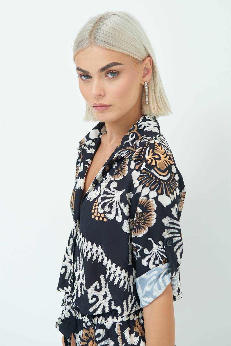 Kikisix CAMICIA CROP BALZA NERO Prezzo di fabbrica