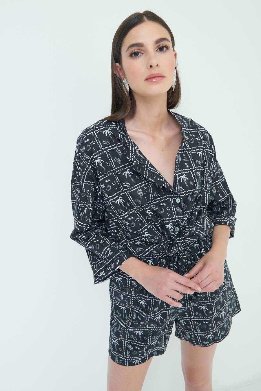 Kikisix CAMICIA CON NODO STAMPA PALME NERO Shopping online