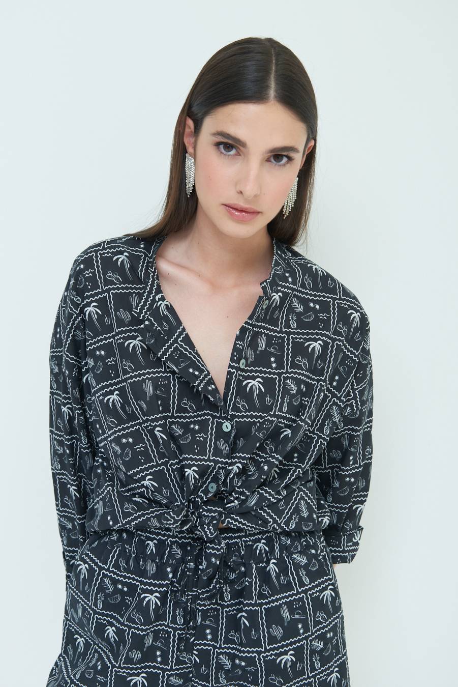 Kikisix CAMICIA CON NODO STAMPA PALME NERO Shopping online