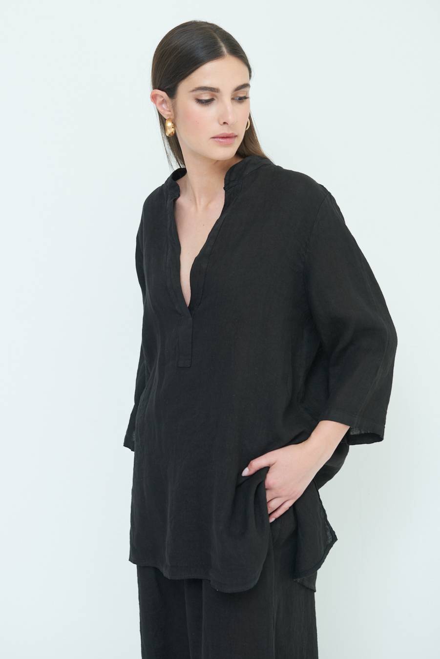 Kikisix CAMICIA COLLO COREANA OVERSIZE CON SPACCHI NERO Offerta per la Festa della Mamma