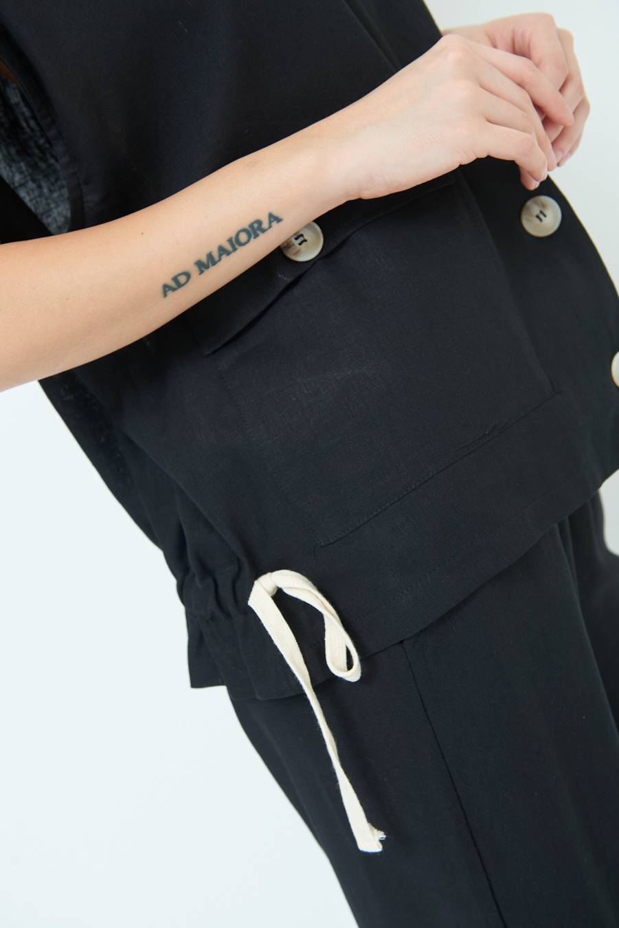 Kikisix GIACCA CAMICIA CON TASCHE VISCOSA LINO NERO Vendita calda