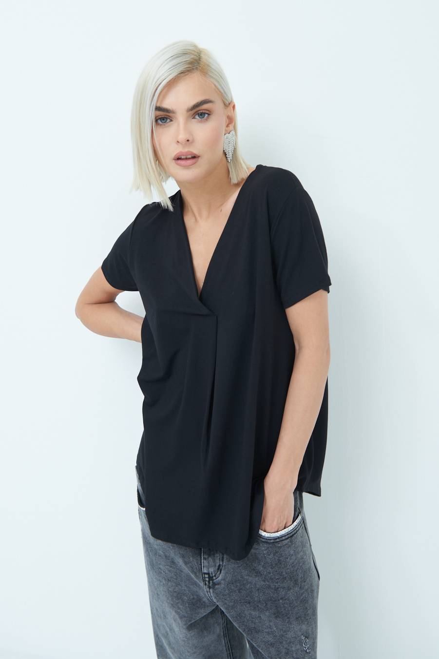 Kikisix MAGLIA VISCOSA MANICA CORTA NERO Liquidazione