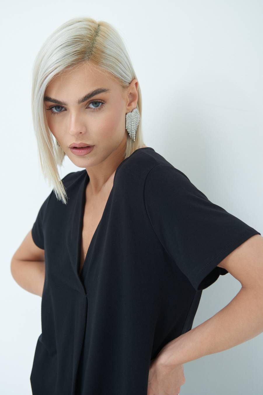Kikisix MAGLIA VISCOSA MANICA CORTA NERO Liquidazione