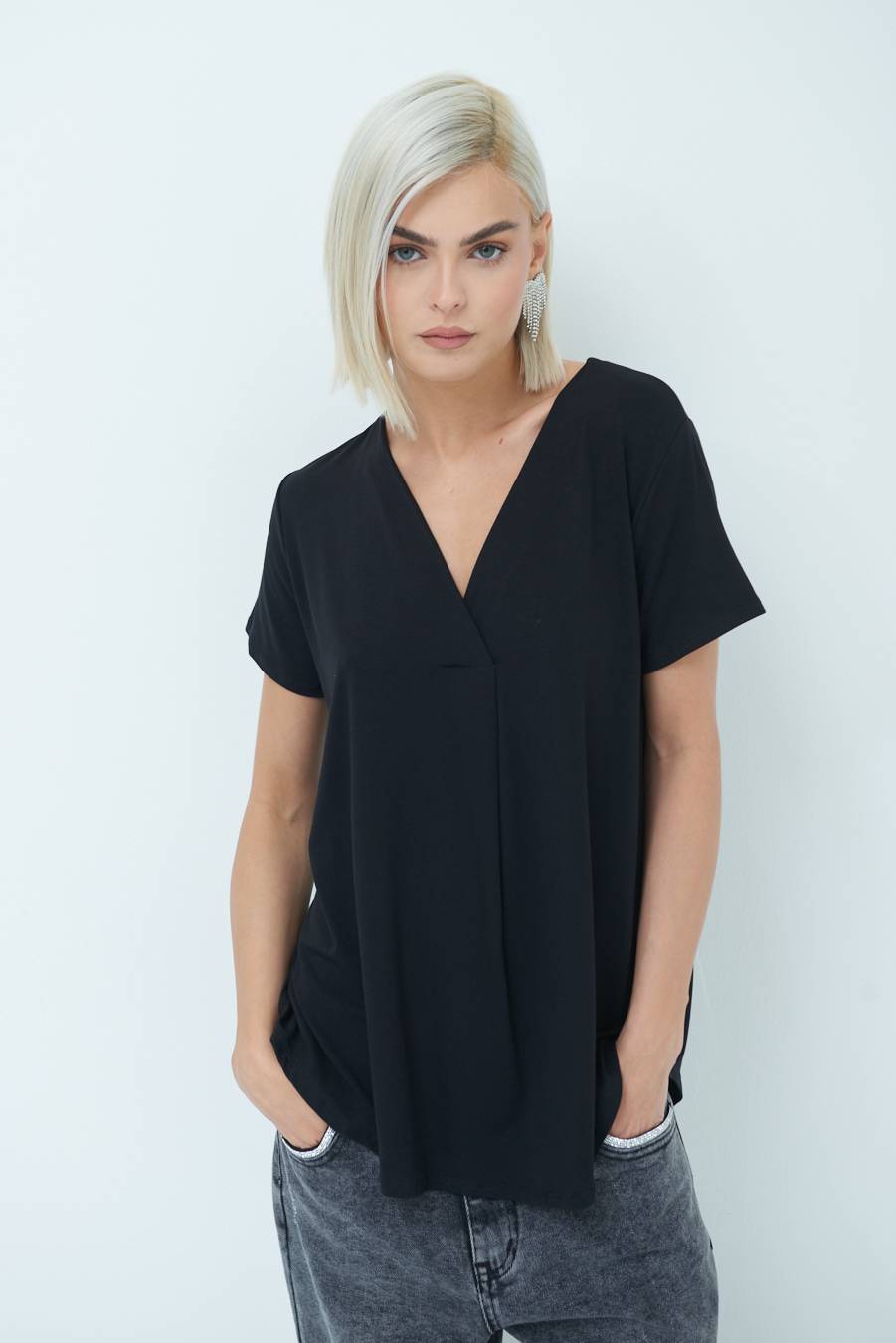 Kikisix MAGLIA VISCOSA MANICA CORTA NERO Liquidazione