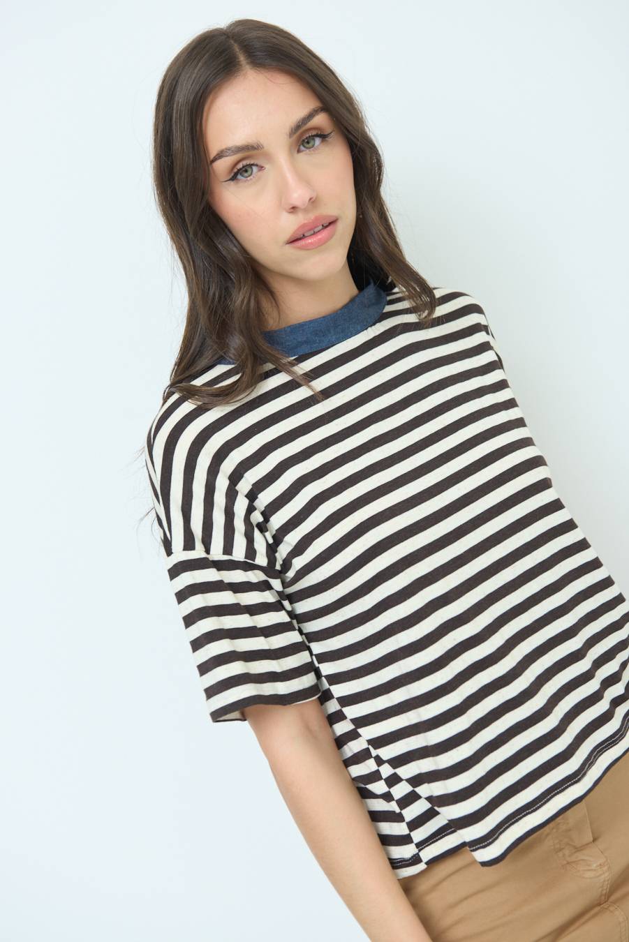 Kikisix T-SHIRT OVER RIGA CON FIOCCHI VISCOSA/LINO MORO Shopping online