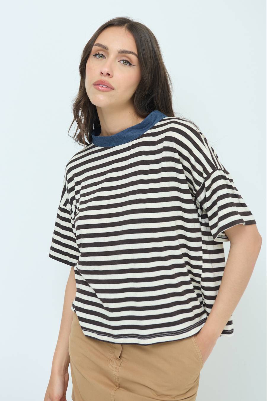 Kikisix T-SHIRT OVER RIGA CON FIOCCHI VISCOSA/LINO MORO Shopping online