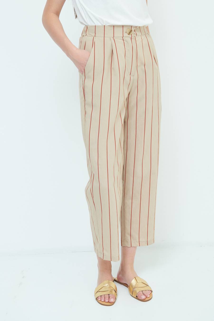 Kikisix PANTALONE CARROT CON PINCE BEIGE Offerte stagionali