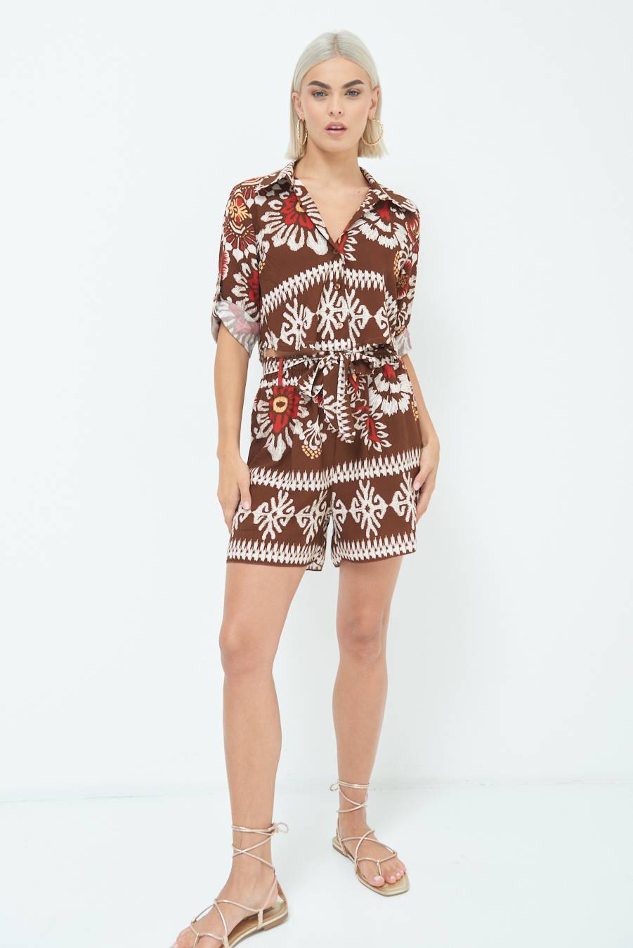 Kikisix SHORTS CON CINTURA STAMPA BALZA MORO Ritorno libero