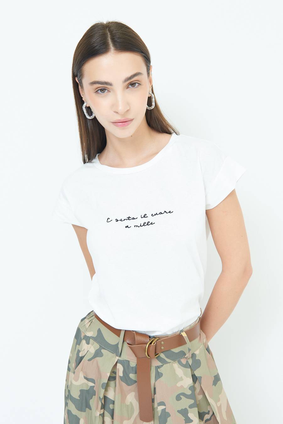 Kikisix T-SHIRT "E SENTO IL CUORE A MILLE" PANNA In vendita