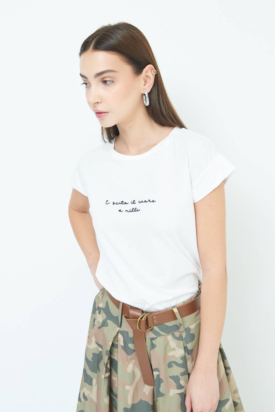 Kikisix T-SHIRT "E SENTO IL CUORE A MILLE" PANNA In vendita