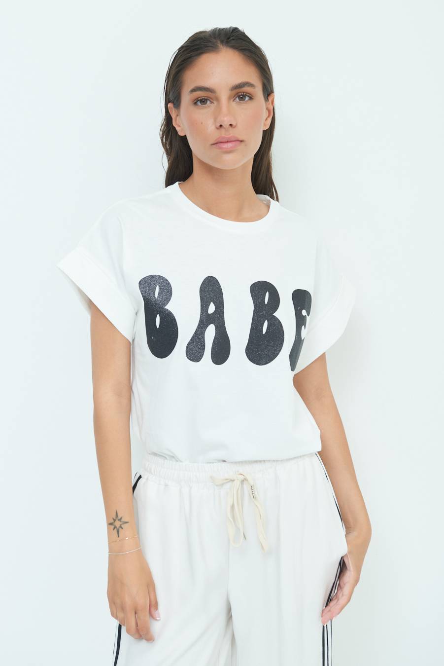 Kikisix T-SHIRT "BABE" NERO 50% di sconto per tempo limitato