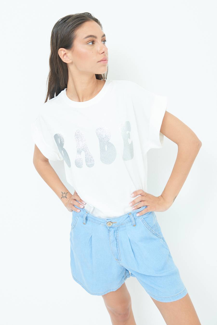 Kikisix T-SHIRT "BABE" ARGENTO Sconti questo mese
