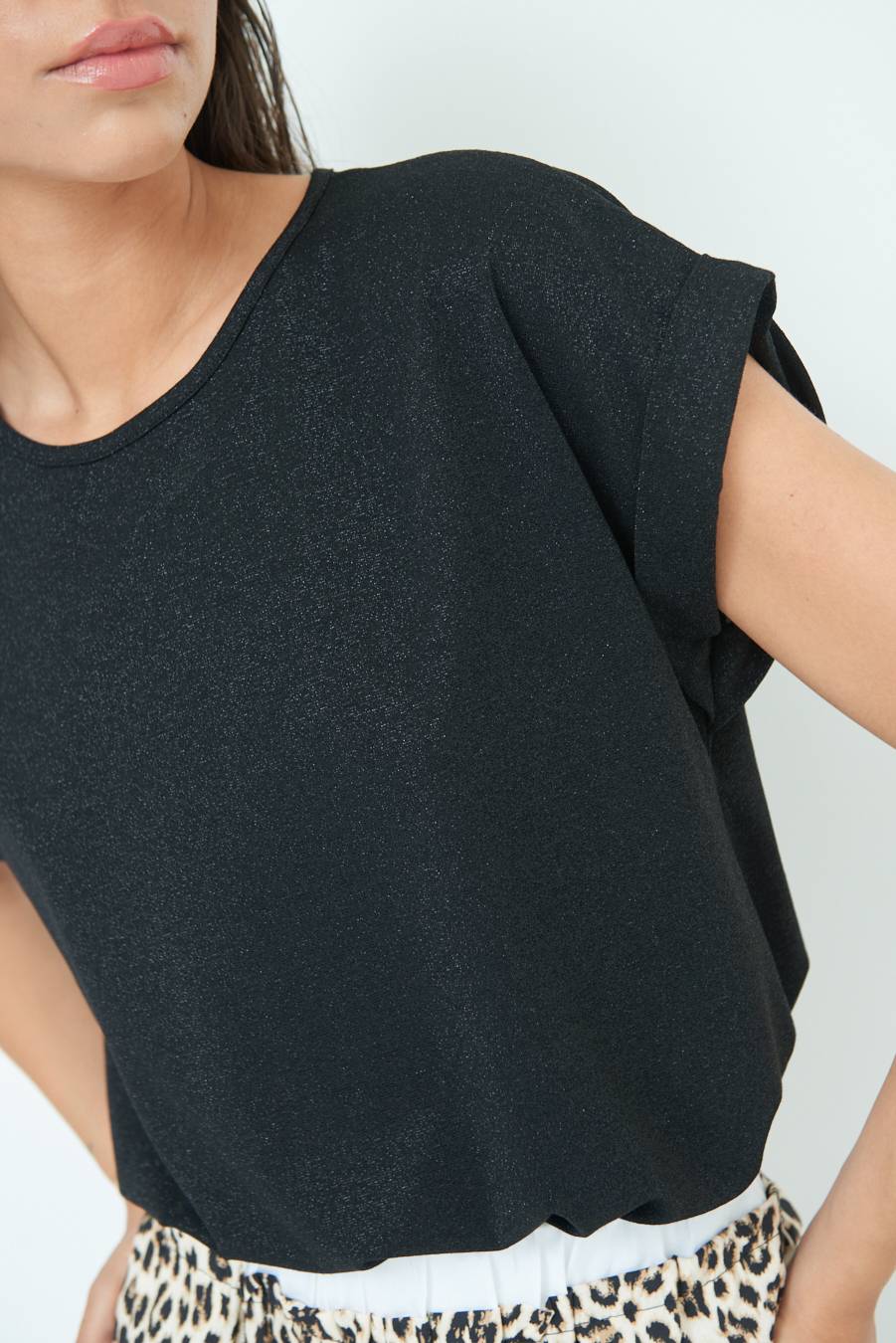 Kikisix T-SHIRT OVER CON RISVOLTO LUREX NERO Italia