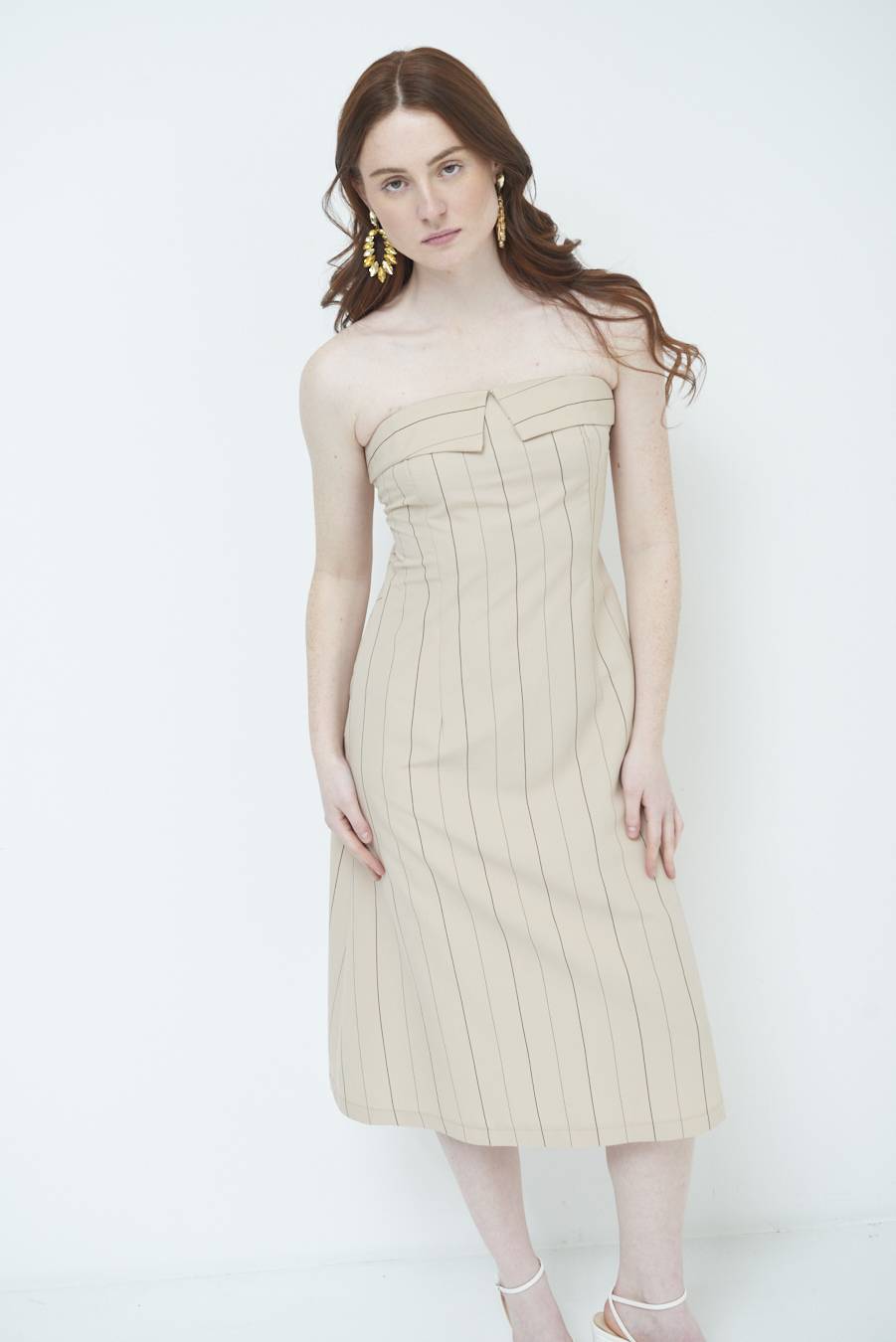 Kikisix ABITO CON RISVOLTO SENO BEIGE Fino al 60% di sconto