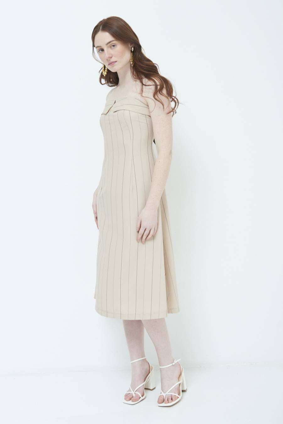 Kikisix ABITO CON RISVOLTO SENO BEIGE Fino al 60% di sconto