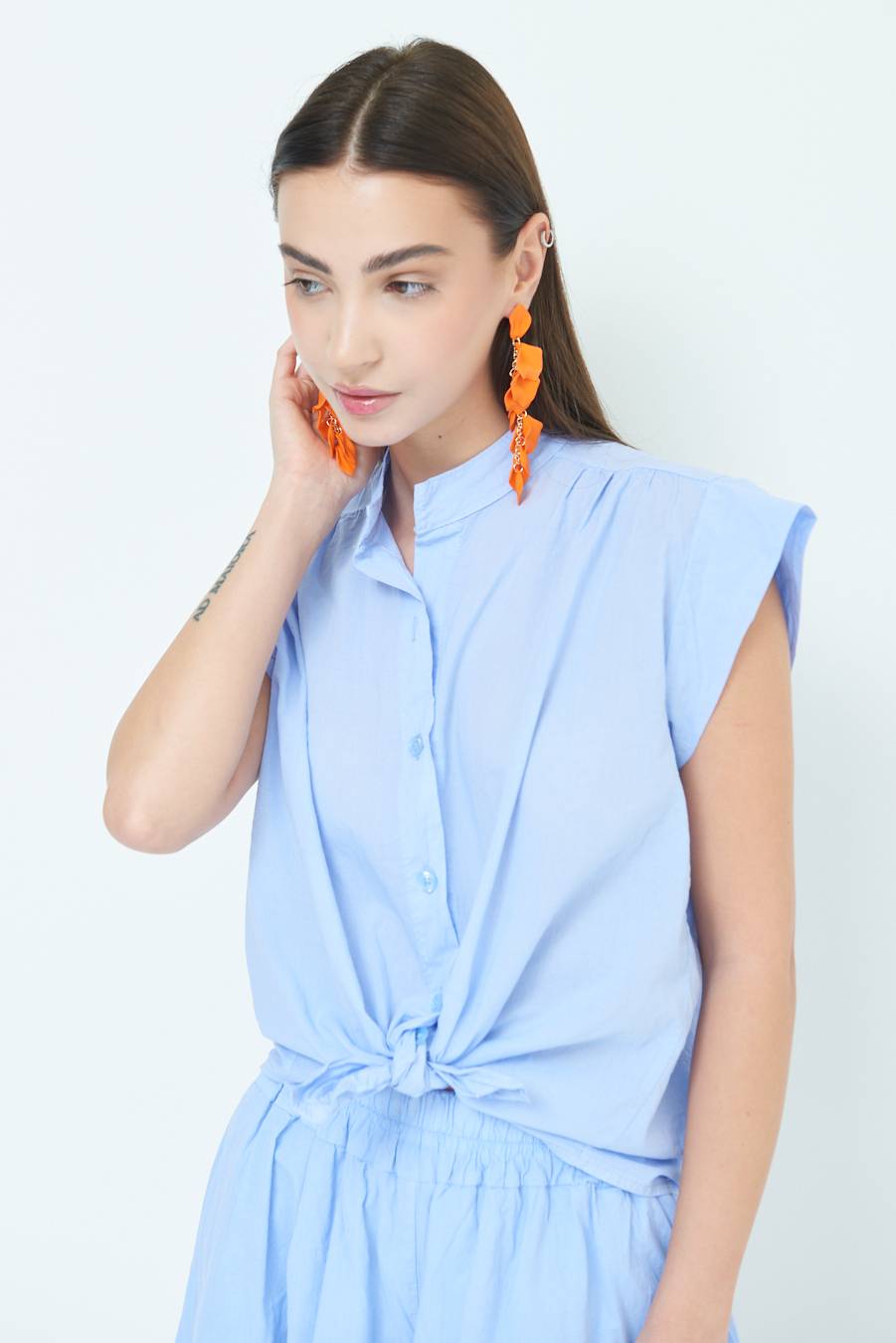 Kikisix CAMICIA SMANICATA CON NODO AZZURRO Qualità