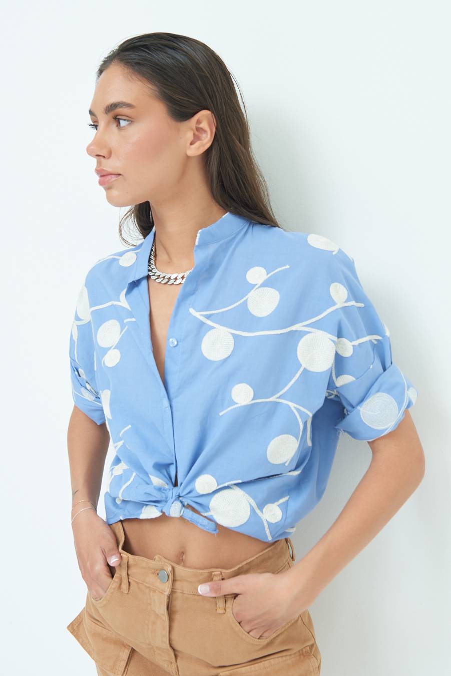 Kikisix CAMICIA NODO RICAMO CERCHIO CELESTE Soddisfazione Garantita