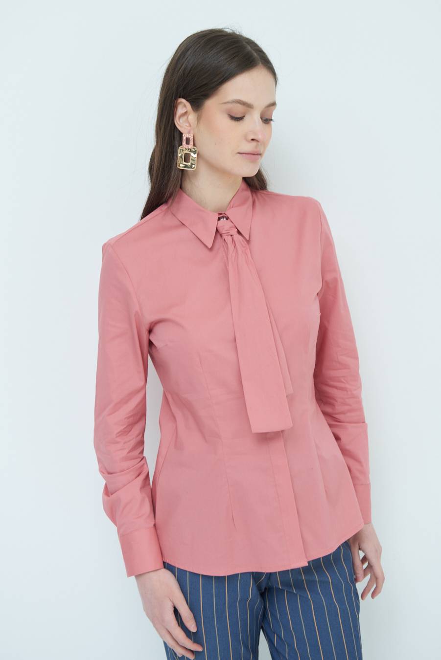 Kikisix CAMICIA CON CRAVATTA IN TINTA CIPRIA I Più Venduti