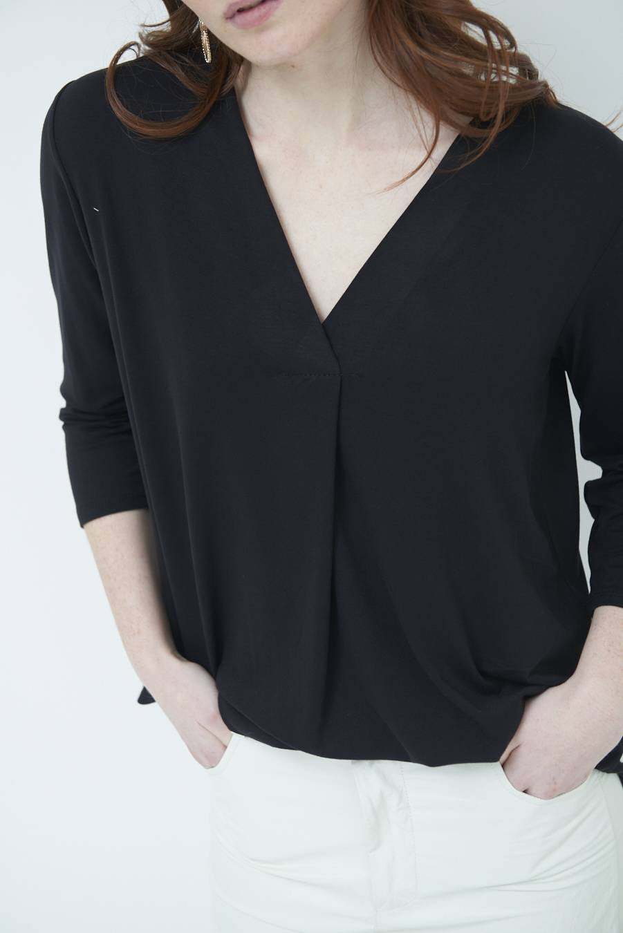 Kikisix MAGLIA V PIEG. DAVANTI NERO Offerta Pasqua