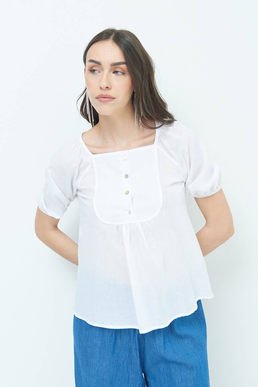 Kikisix CAMICIA CON BOTTONCINI DAV. COTONE BIANCO Offerta San Valentino