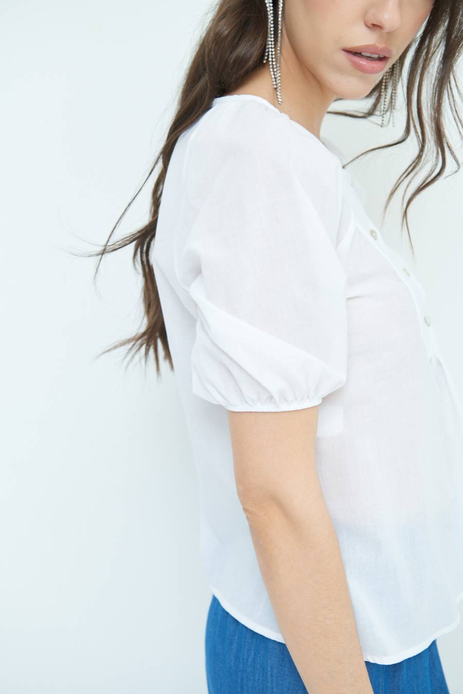 Kikisix CAMICIA CON BOTTONCINI DAV. COTONE BIANCO Offerta San Valentino