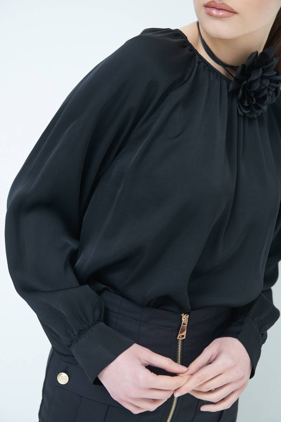 Kikisix CASACCA RASO VISCOSA INCRESPATA COLLO NERO Lightning offer