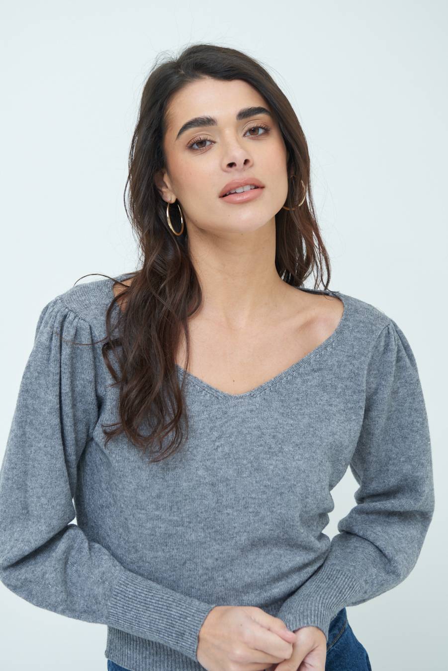 Kikisix MAGLIA SCOLLO V CON MANICA INCRESPATA GRIGIO 2025
