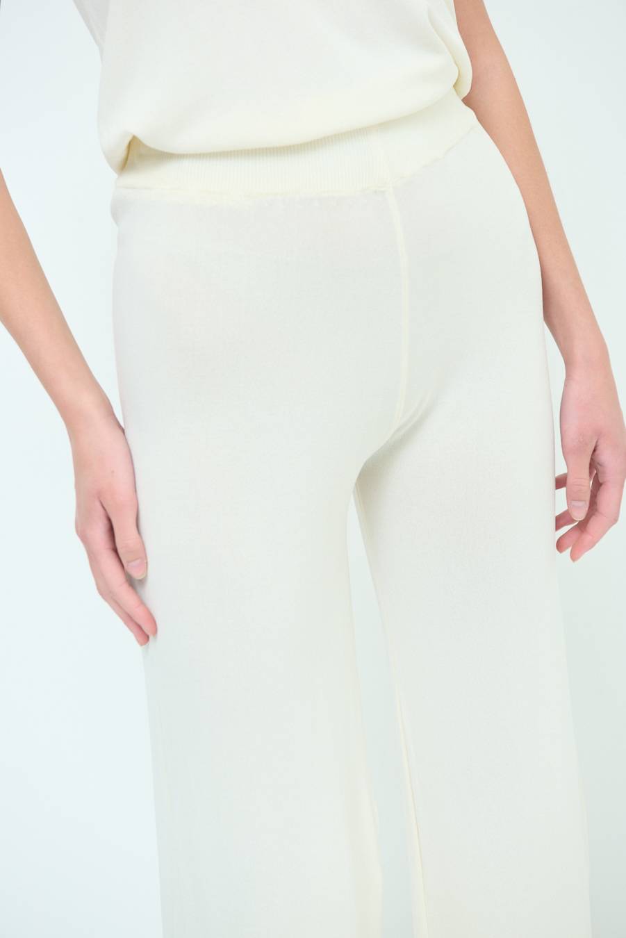 Kikisix PANTALONE PALAZZO MAGLIERIA BURRO Sottocosto