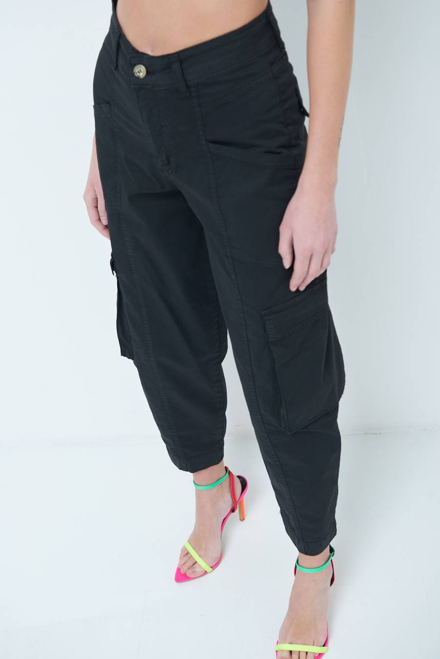 Kikisix PANTALONE TASCONI NERO Nuova