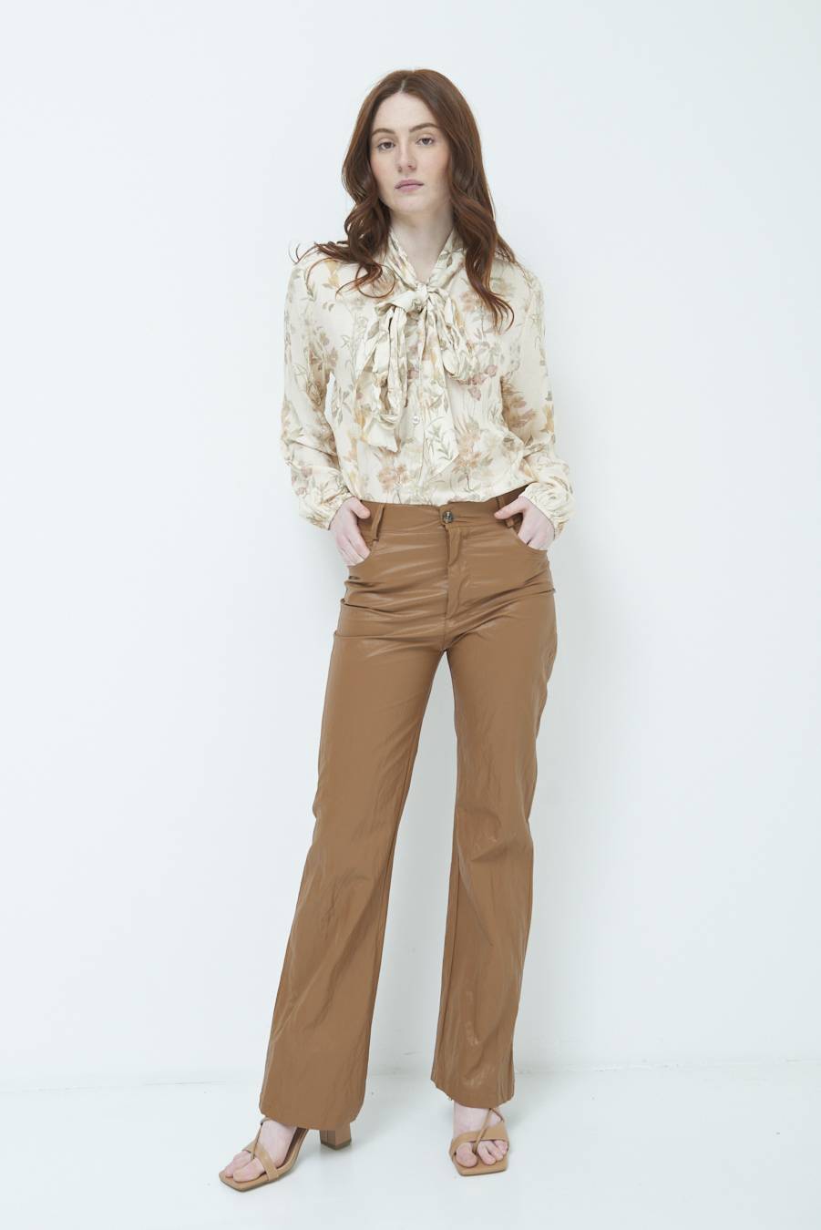 Kikisix PANTALONE ECOPELLE STROPICCIATA BEIGE Offerta San Valentino