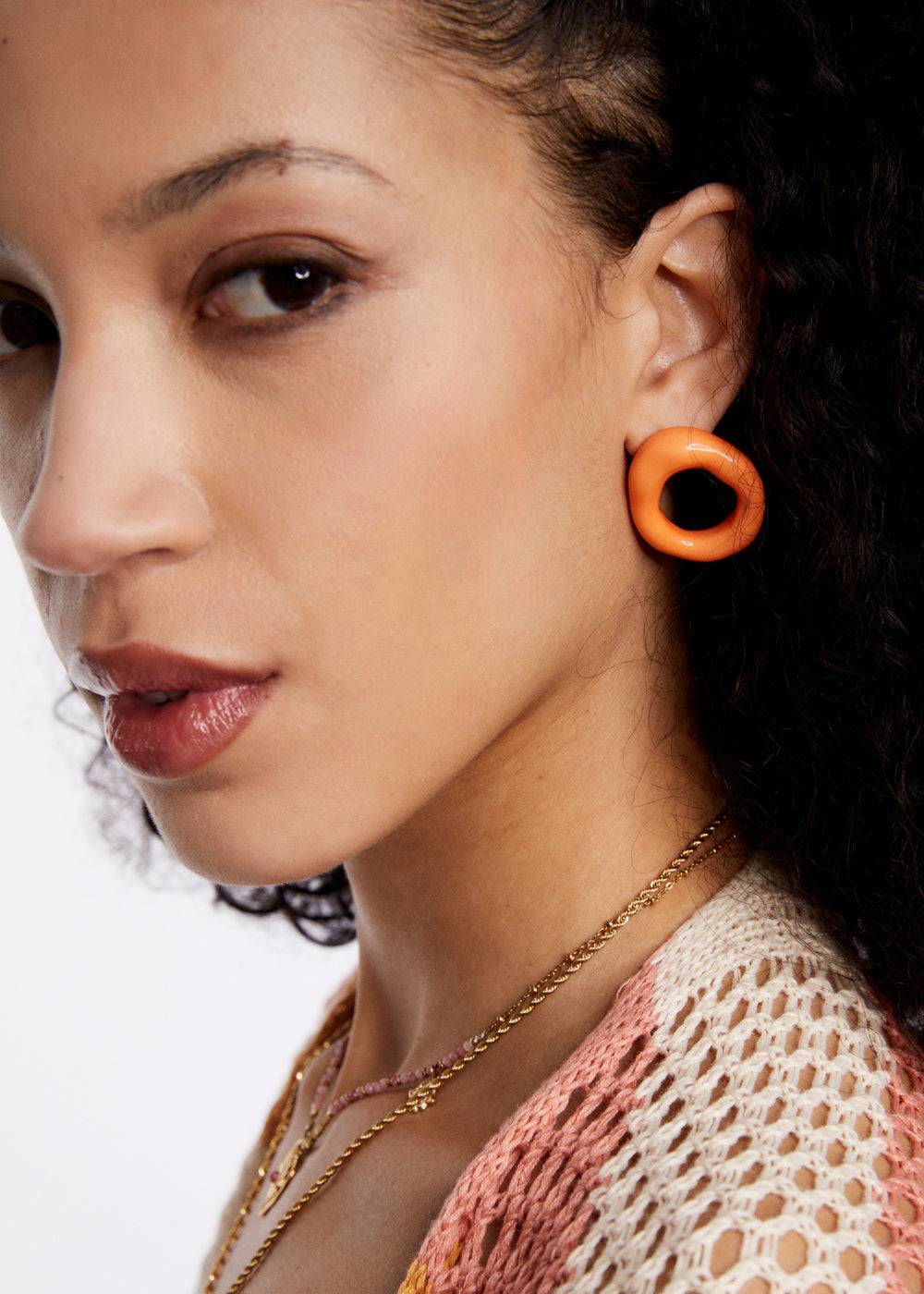 Nalí HAPPY RESIN ROUND EARRINGS + COLORS Promozione