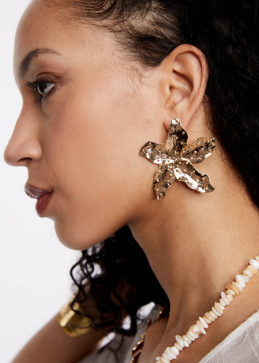 Nalí OVERSIZE EARRINGS W/ GOLD TROPICAL FLOWER Prezzo Ridotto