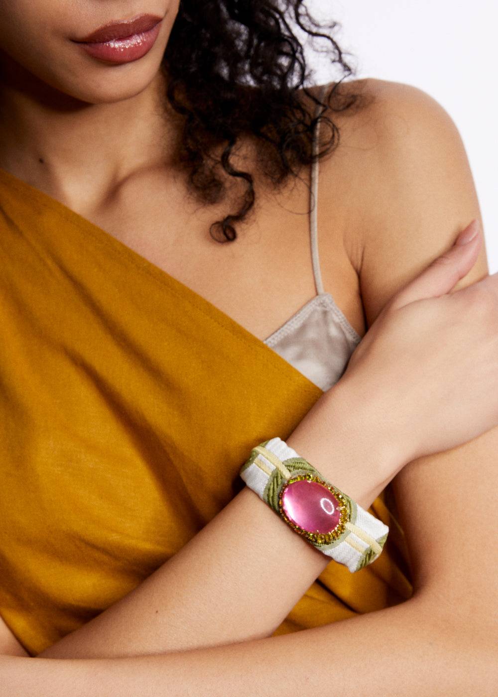 Nalí FABRIC BRACELET W/ OVAL FUCHSIA ELEMENT Offerta