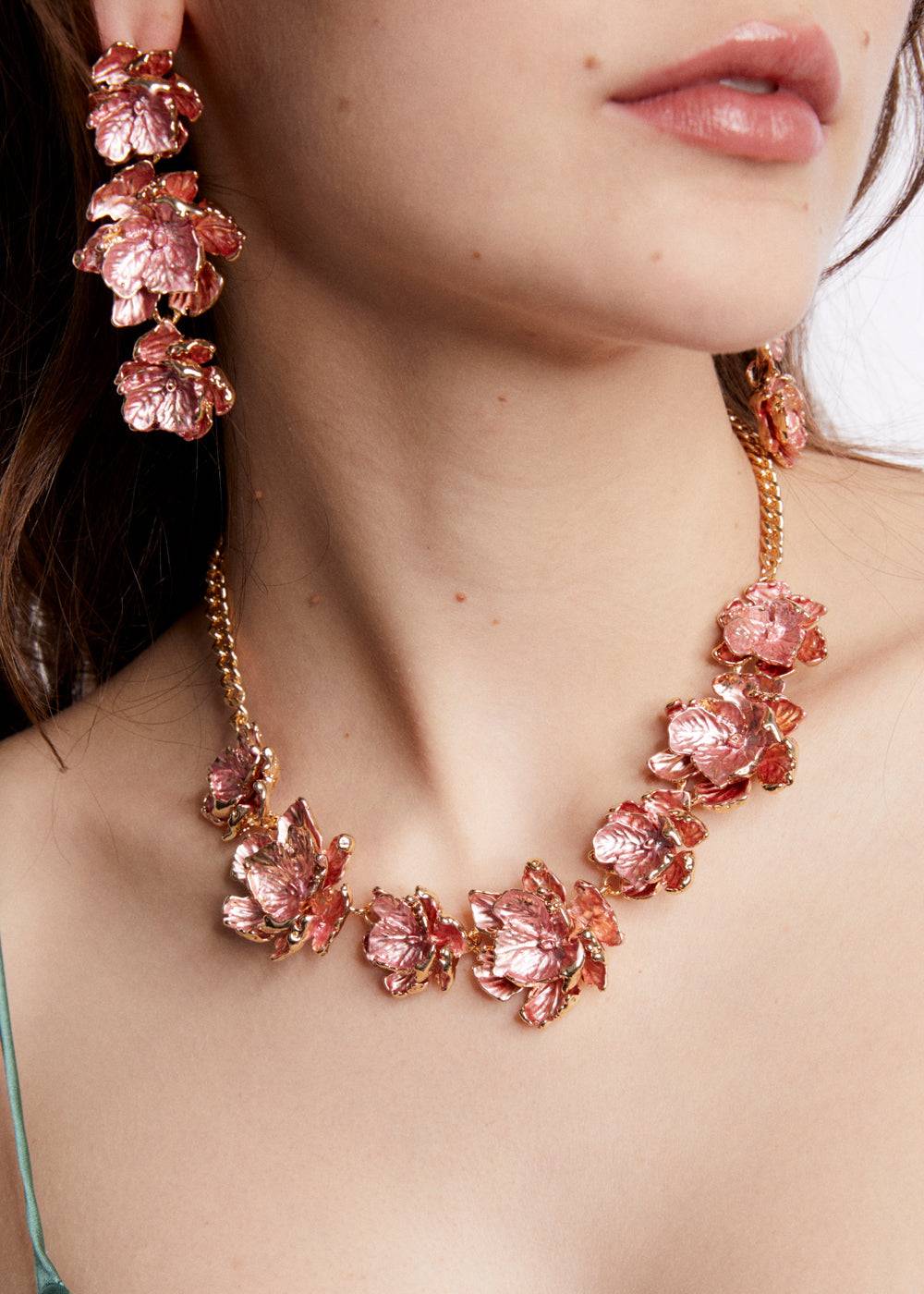 Nalí NECKLACE W/ ENAMEL SALMON FLOWERS/GOLD Presa