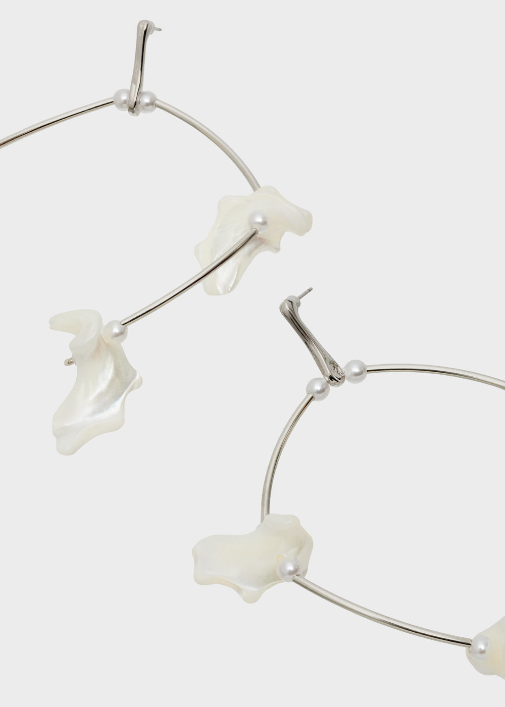 Nalí LARGE SILVER EARRINGS W/ WHITE SHELLS In Linea