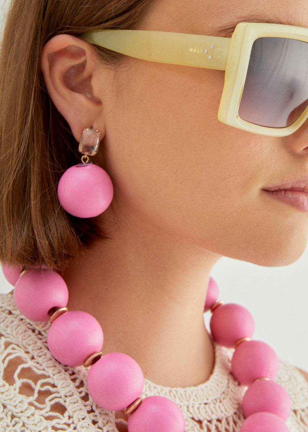 Nalí ITHACA EARRINGS W/ WOOD PEARL + COLORS Sostegno trimestrale