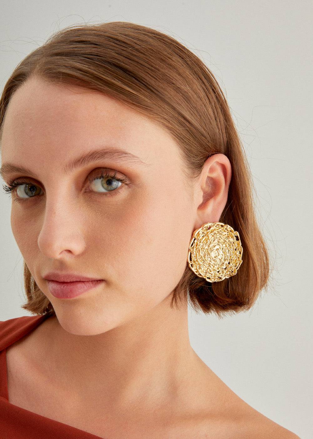 Nalí OVERSIZE LOBE ROUND EARRINGS IN GOLD Limitato a 3 giorni