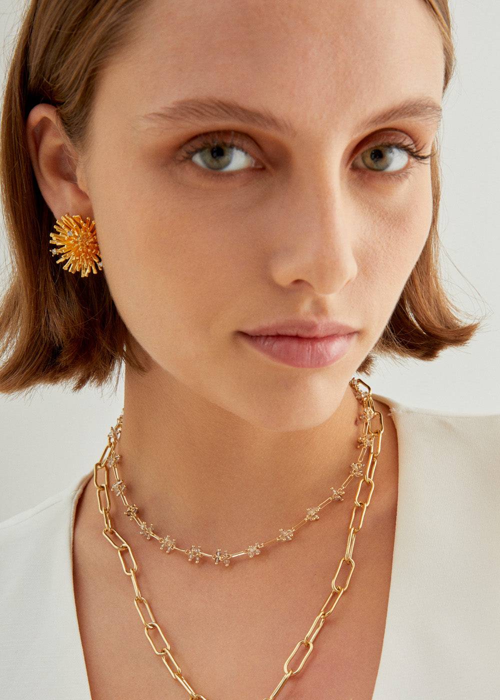 Nalí GINA LOBE EARRINGS IN GOLD WITH STONES Flash Sale