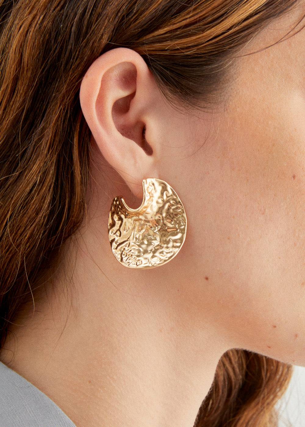Nalí EARRINGS IN GOLD W/ TEXTURED SURFACE Vendite stagionali