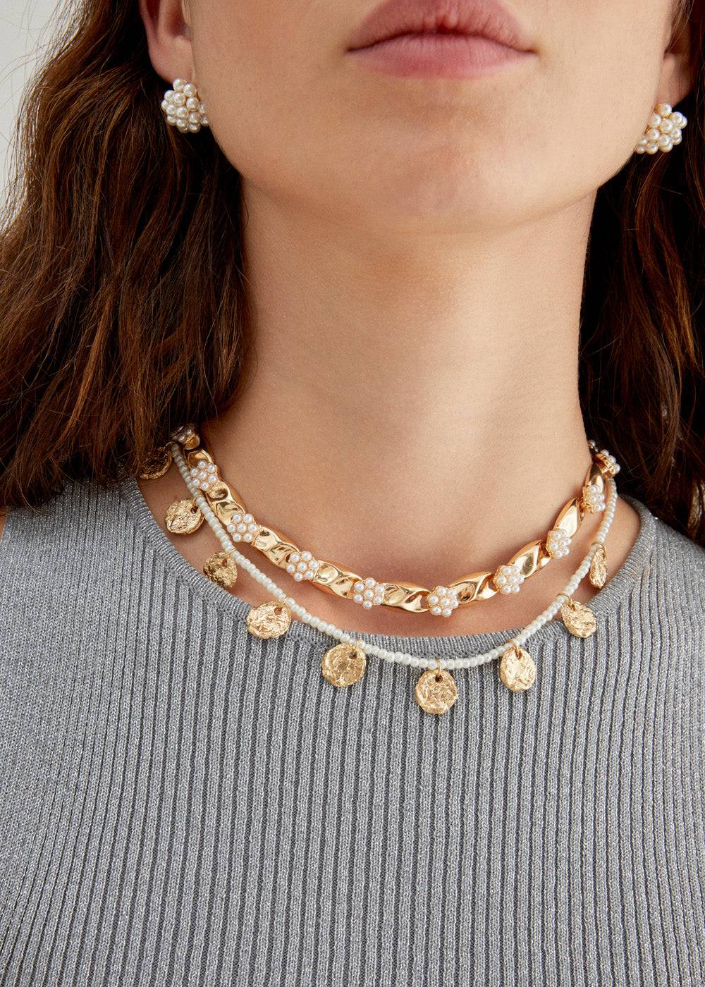 Nalí NECKLACE W/ GOLD PENDANT + WHITE BEADS Sconto