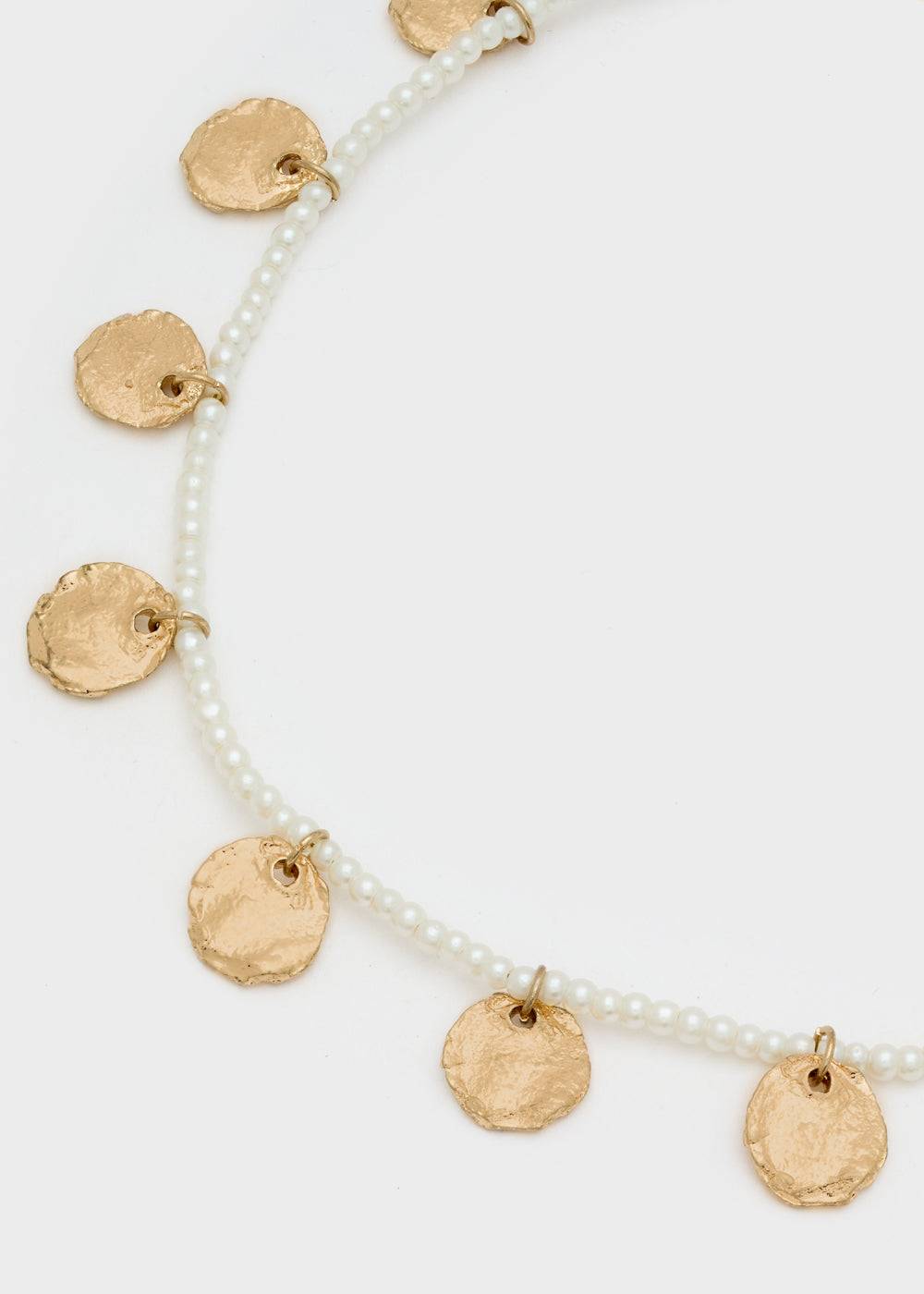 Nalí NECKLACE W/ GOLD PENDANT + WHITE BEADS Sconto