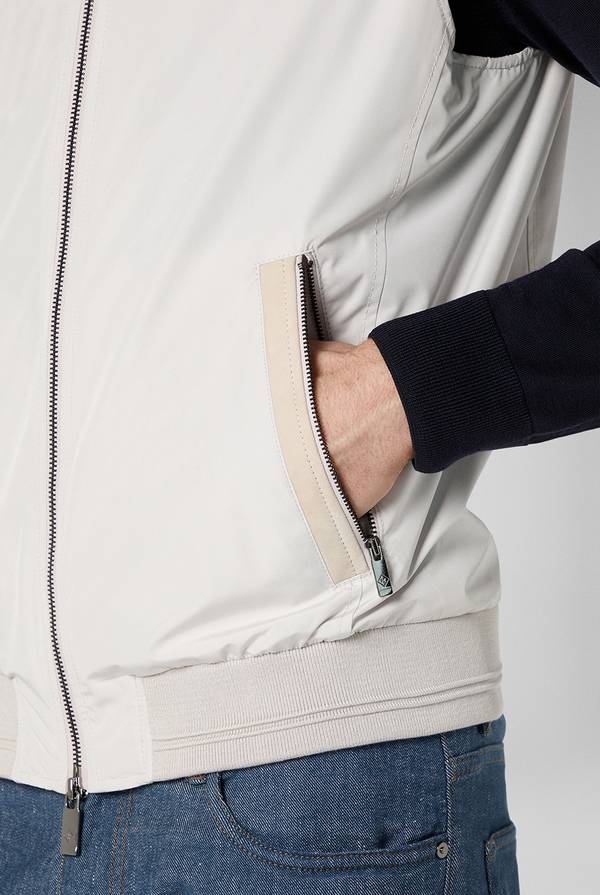 Lab. Pal Zileri Outerwear gilet in nylon ultra leggero Vendita Calda