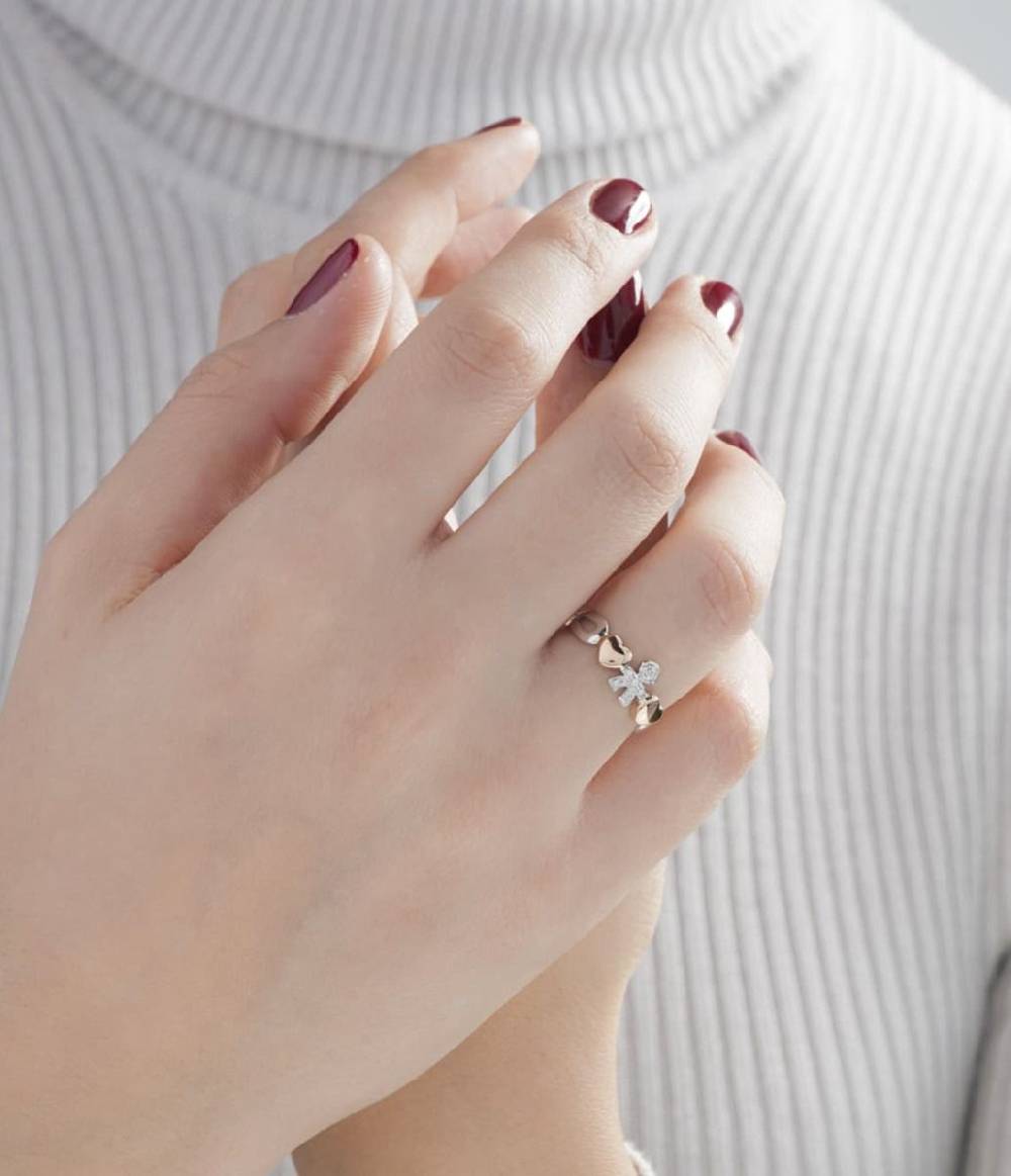 Le Bebé Anello I Preziosi con sagoma bimbo in oro bianco e diamanti Offerta