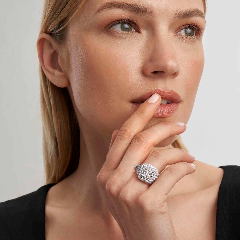 Nomination Anello Domina con Quadrato e Zirconi Promozione