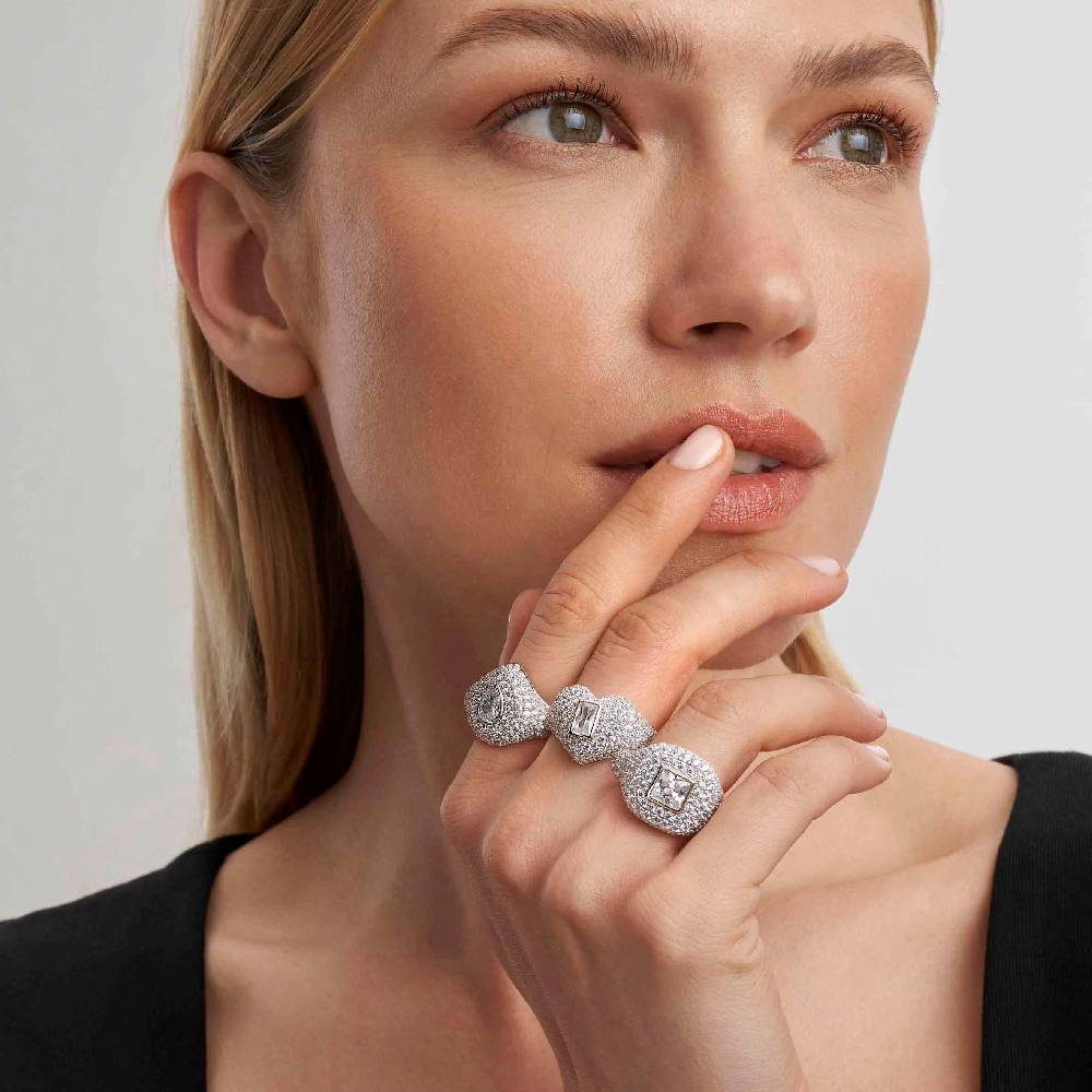 Nomination Anello Domina con Quadrato e Zirconi Promozione