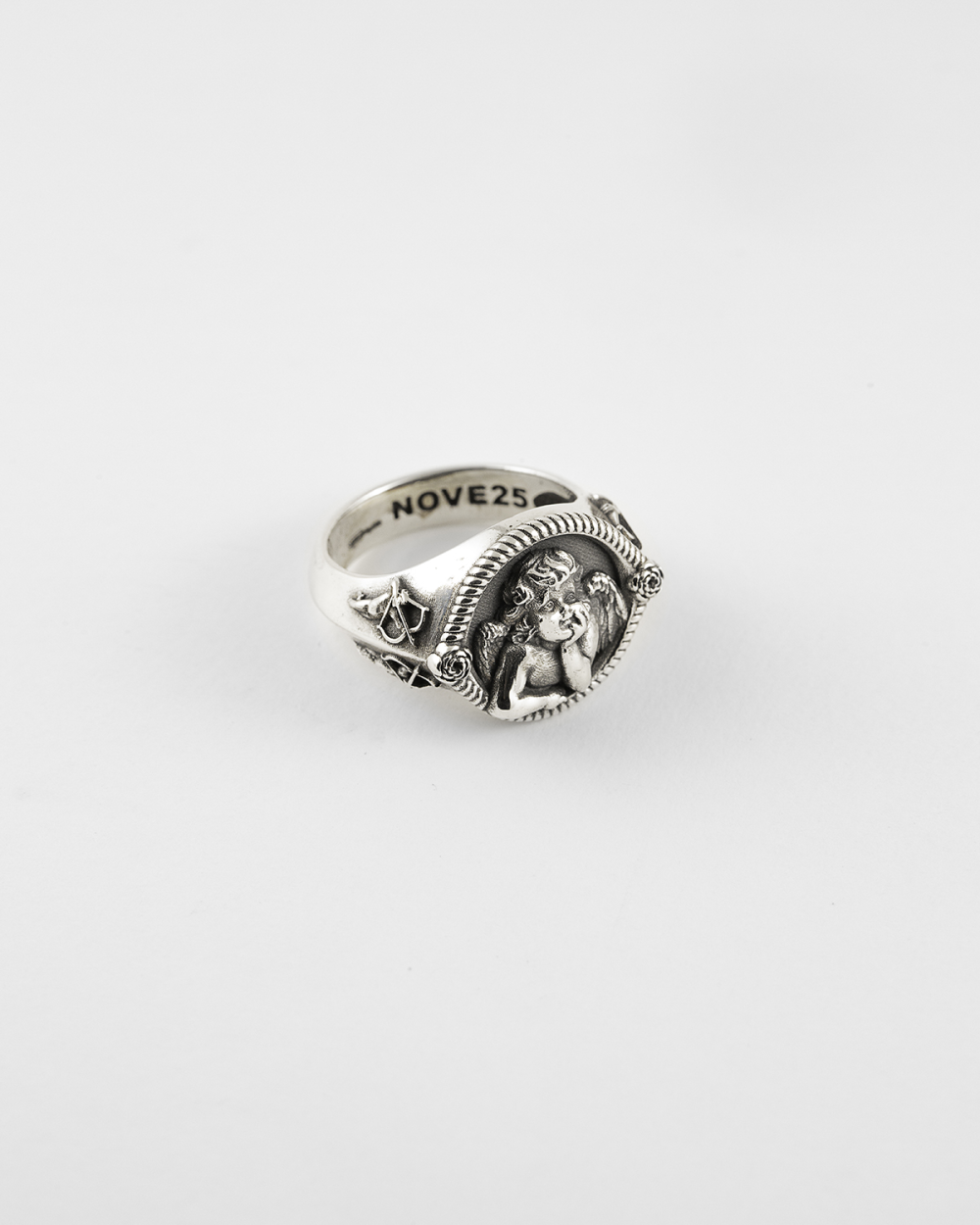 Nove25 ANELLO CHEVALIER CUPIDO IN ARGENTO Italy